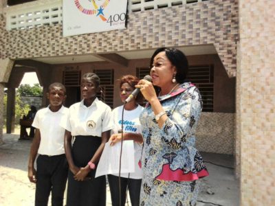 Honorable Louise Mayuma Kasende échange avec les élèves